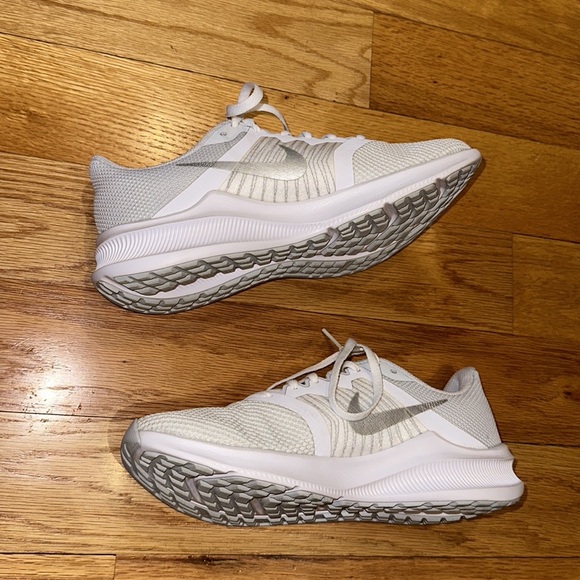 Nike Women’s Downshifter 11 'White Metallic Silver' Gym Shoes Size 7 - Picture 7 of 10